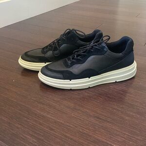 Ecco Woman’s leather sneakers shoes size 8.5